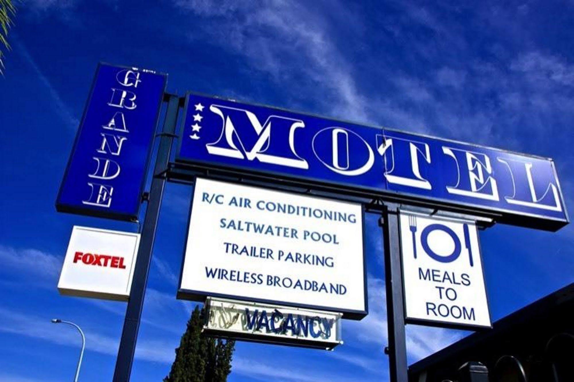 Motel Grande Тамуърт Екстериор снимка